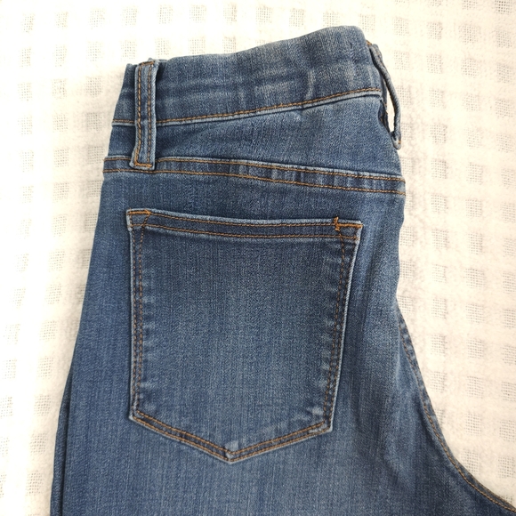 Judy Blue Mid Rise Ripped Pull On Boyfriend Jean - Picture 8 of 12